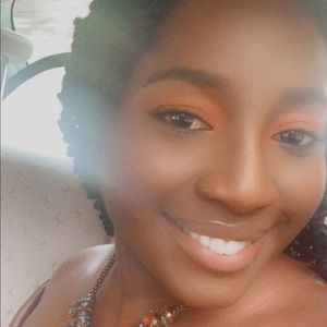 Meet your Posher, Letitia